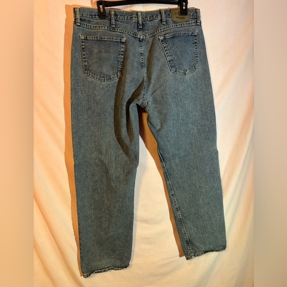 Men’s Wrangler Relaxed Fit 40x32 Jeans - Picture 8 of 8